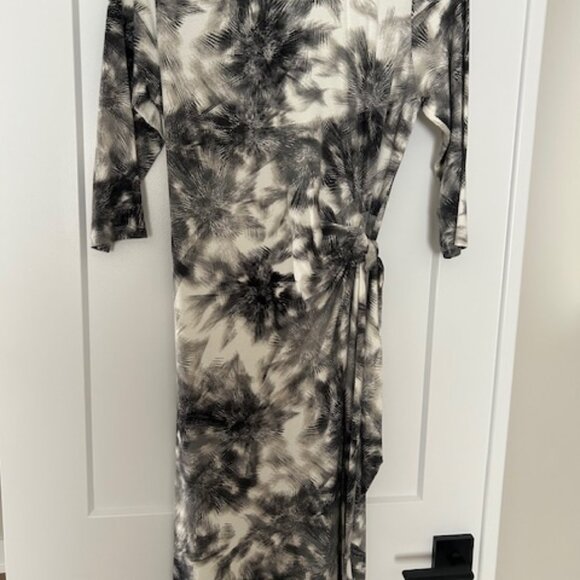 Olsen Wrap Dress in classic ivory and white - Picture 4 of 4